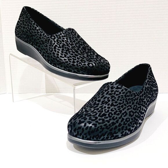 SAS Bliss Womens Black Leopard Shoes Sz 8 WW Comfort Wedge Tripad Clogs Loafers - Picture 1 of 14